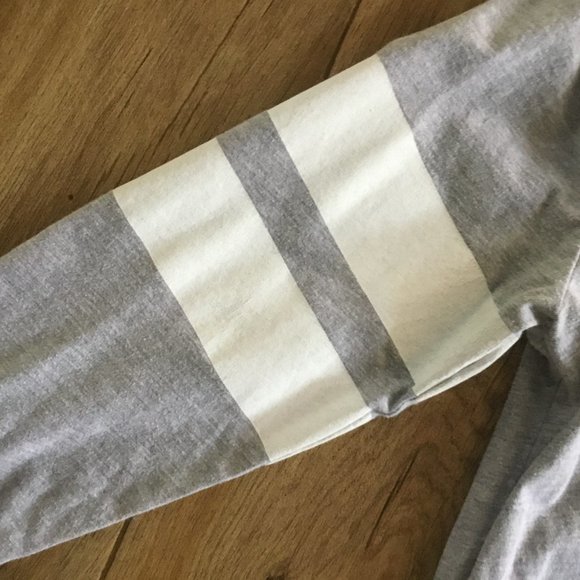 TREASURE & BOND V NECK GREY VARSITY STRIPE TEE XS - Picture 3 of 5